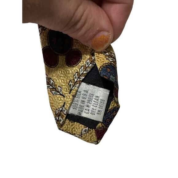 The Disney Store Yellow Mickey Mouse Pattern Vintage Silk Novelty Necktie - Picture 6 of 7